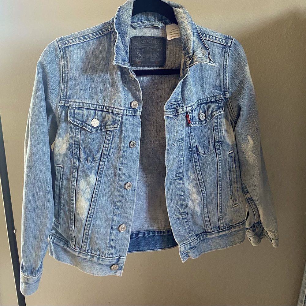 Women’s pre-loved denim jacket.